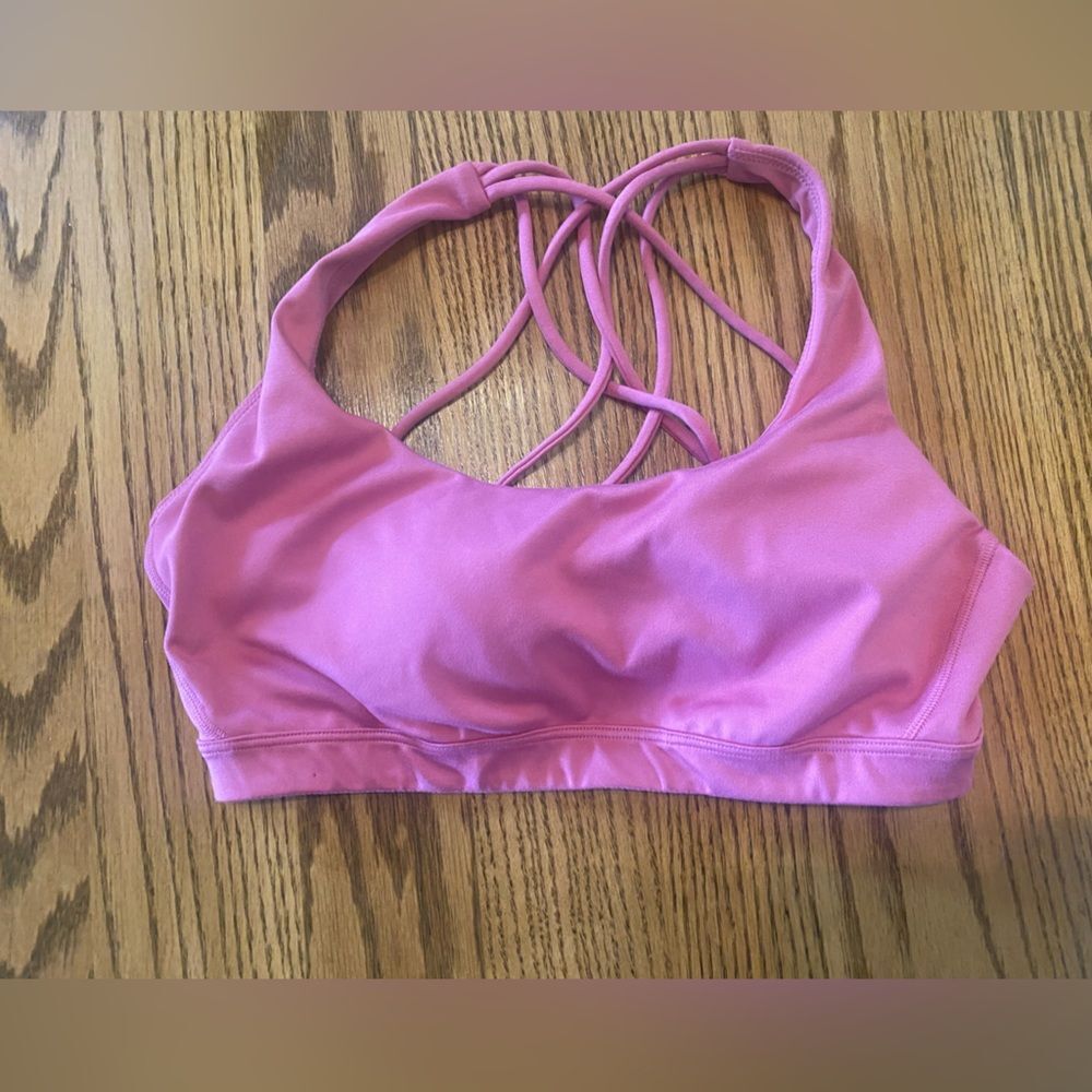 VICTORIA
Secrets - Picture 2 of 9